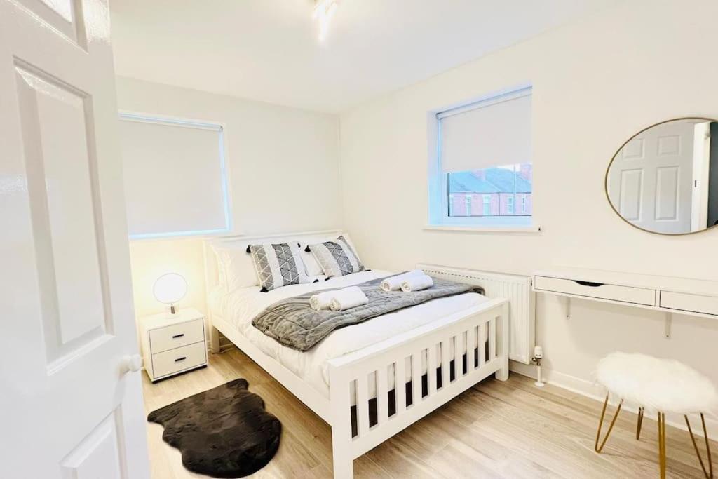 New Fully Furnished Cosy Home Balderton Exterior foto