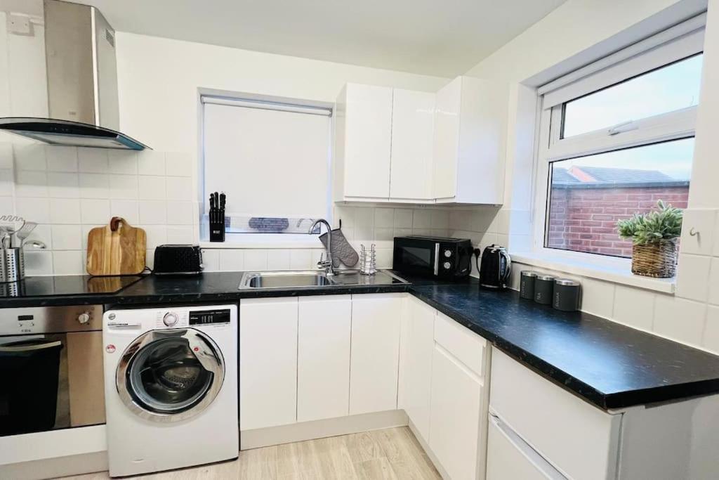 New Fully Furnished Cosy Home Balderton Exterior foto