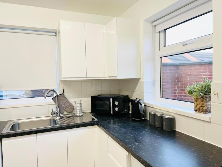 New Fully Furnished Cosy Home Balderton Exterior foto