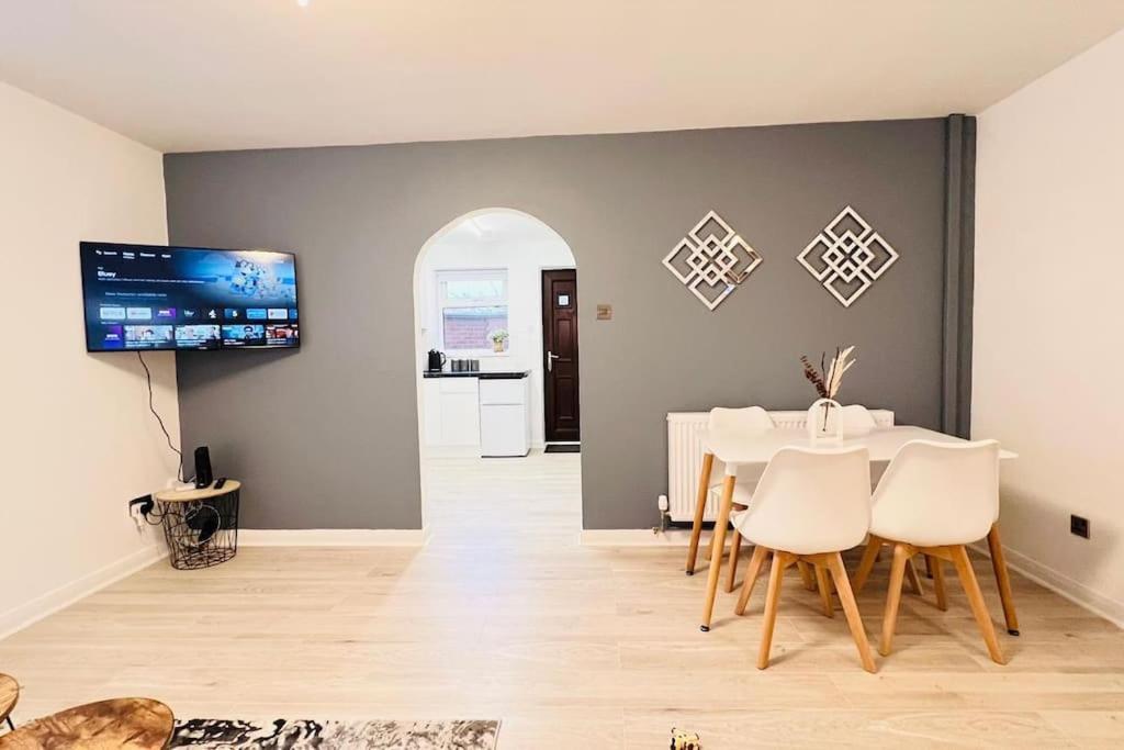 New Fully Furnished Cosy Home Balderton Exterior foto